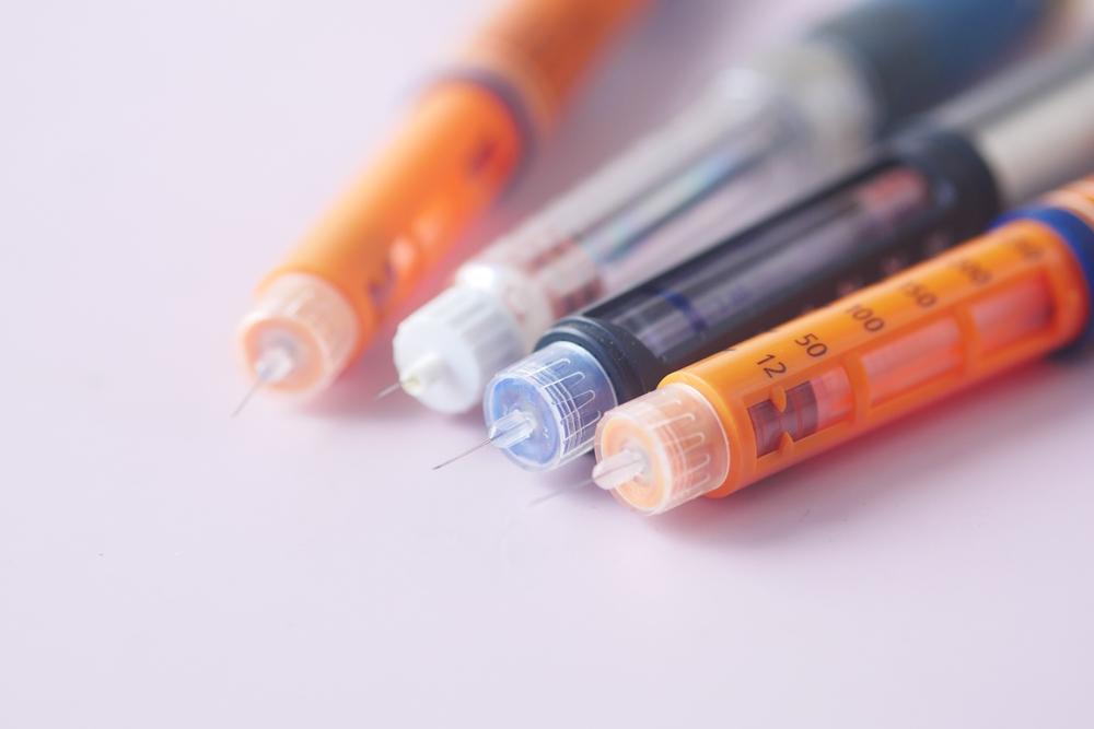 Insulin,Pens,On,Color,Background,,Close,Up