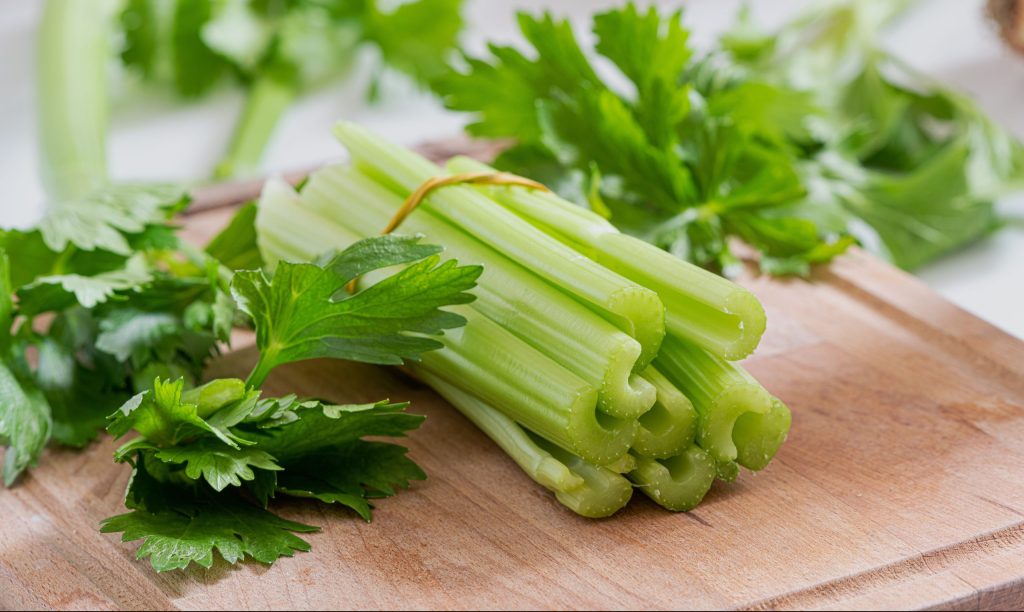 chopping board,green,natural,celery stems,freshness,leaf,vegetable,food,agriculture,nutrition,celery,leaves,healthy,wooden,vegetarian,bunch,cooking,cutting board,diet,fresh,organic;
