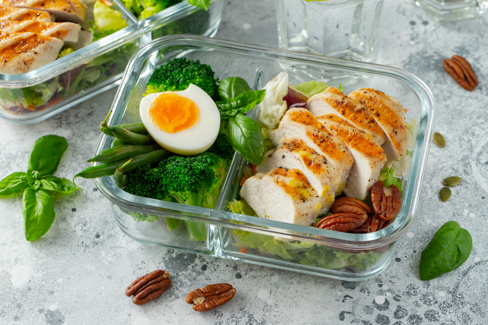 Healthy,Meal,Prep,Containers,With,Green,Beans,,Chicken,Breast,And