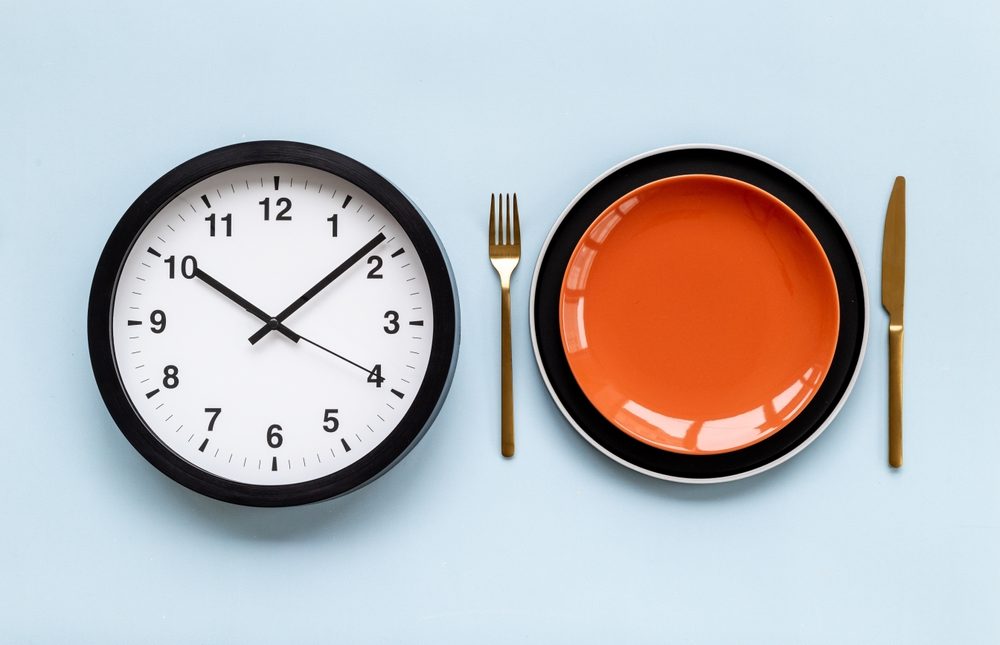 Round,Wall,Clock,With,Empty,Plate.,Diet,Or,Meal,Time